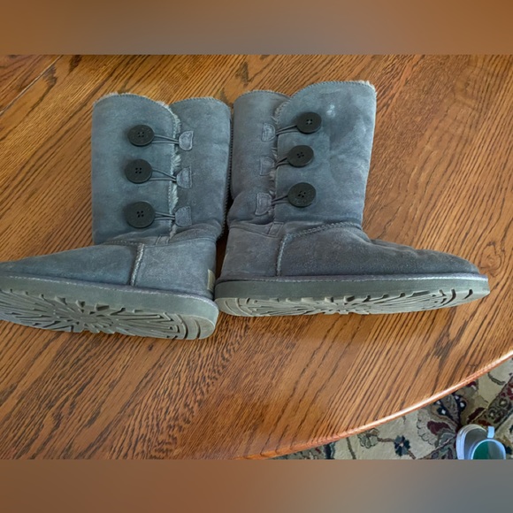 Ugg Boots - Picture 1 of 5